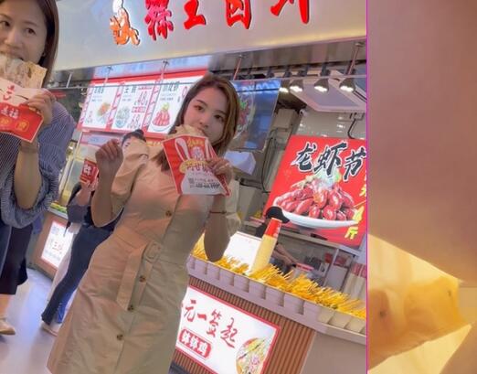 ⚫️抄底大神贴身4K极限偷拍三位小姐姐，低配陈乔恩窄内露黑森林，长裙靓女丁字裤露黑乎乎阴毛(3V)